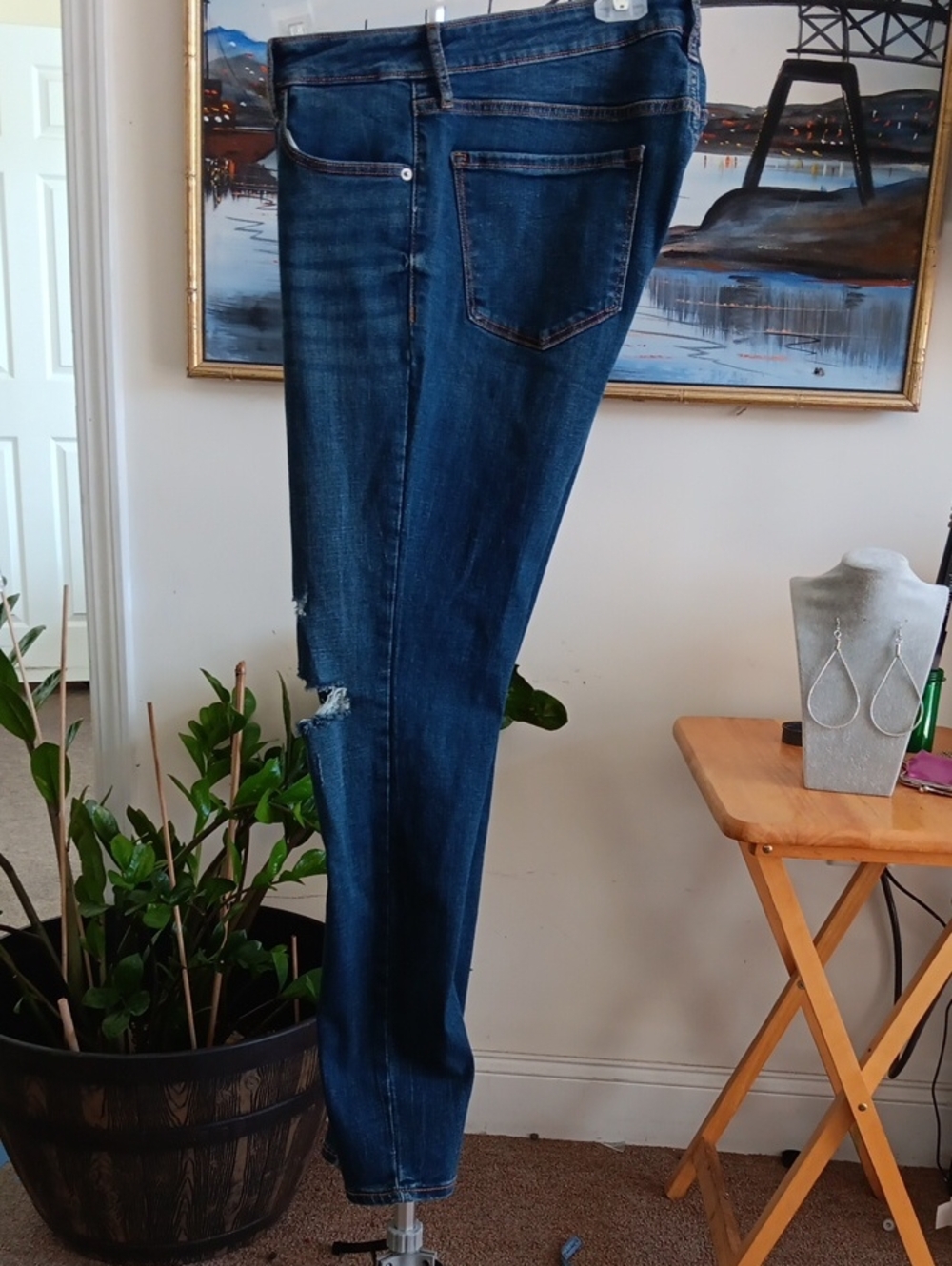 Old Navy Distressed Dark Blue Women's Skinny Jeans - Picture 3 of 3
